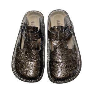 Alegria ALG-511 Pewter Embossed Patent Leather Slip On Mules Clogs Sz 6.5